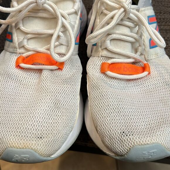 New Balance Womens Fresh Foam ROAV Running White Gray Athletic Sneakers 9.5 Wide - Picture 5 of 8